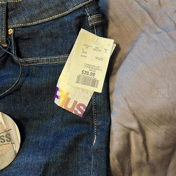 Dark wash high rise skinny jeans - nwt 1x so fits 14-16 - Picture 4 of 7